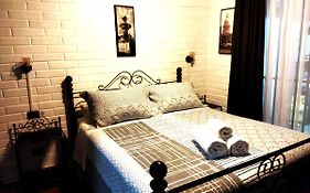 Casa Roble Añejo Bed&Breakfast